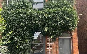 3-Bedroom Home With Free Parking In Chorlton